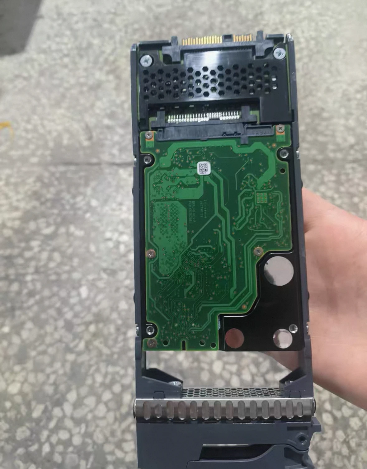 

For E-X4119A E-X4119B-R6 1.2T 10K 2.5 SAS 12Gb E2724 E2824 E2700 E2624 hard drive