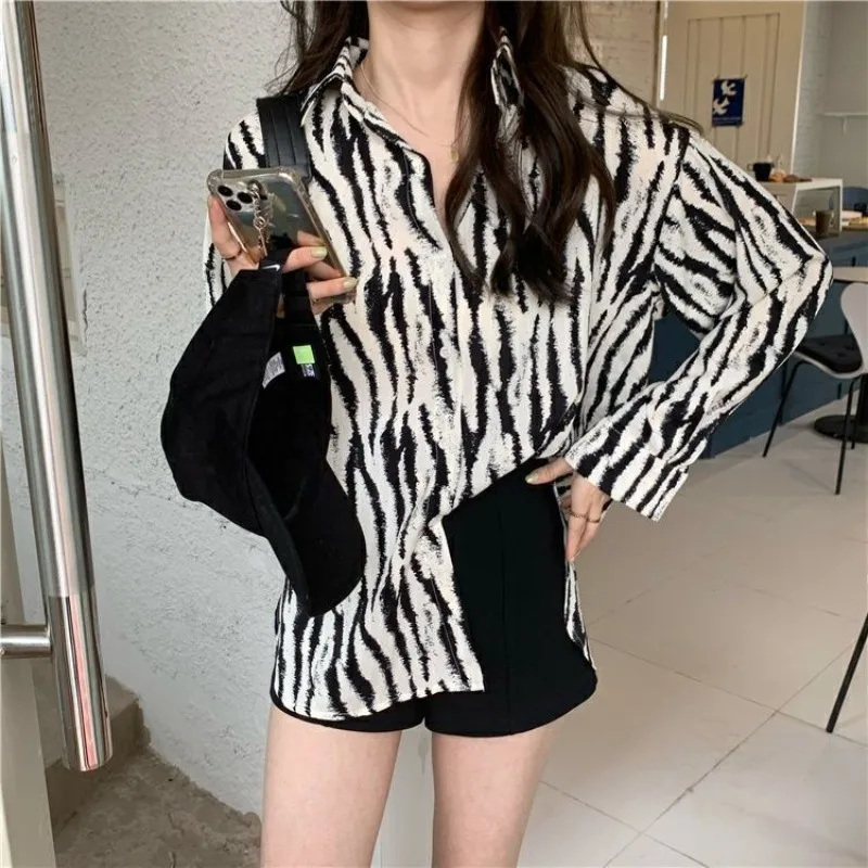 

Korean Style Button Up Loose Women's Shirt and Blouse Simple Cheap Stylish Cute Elegant Y2k Fashion Fine Youthful Female Tops