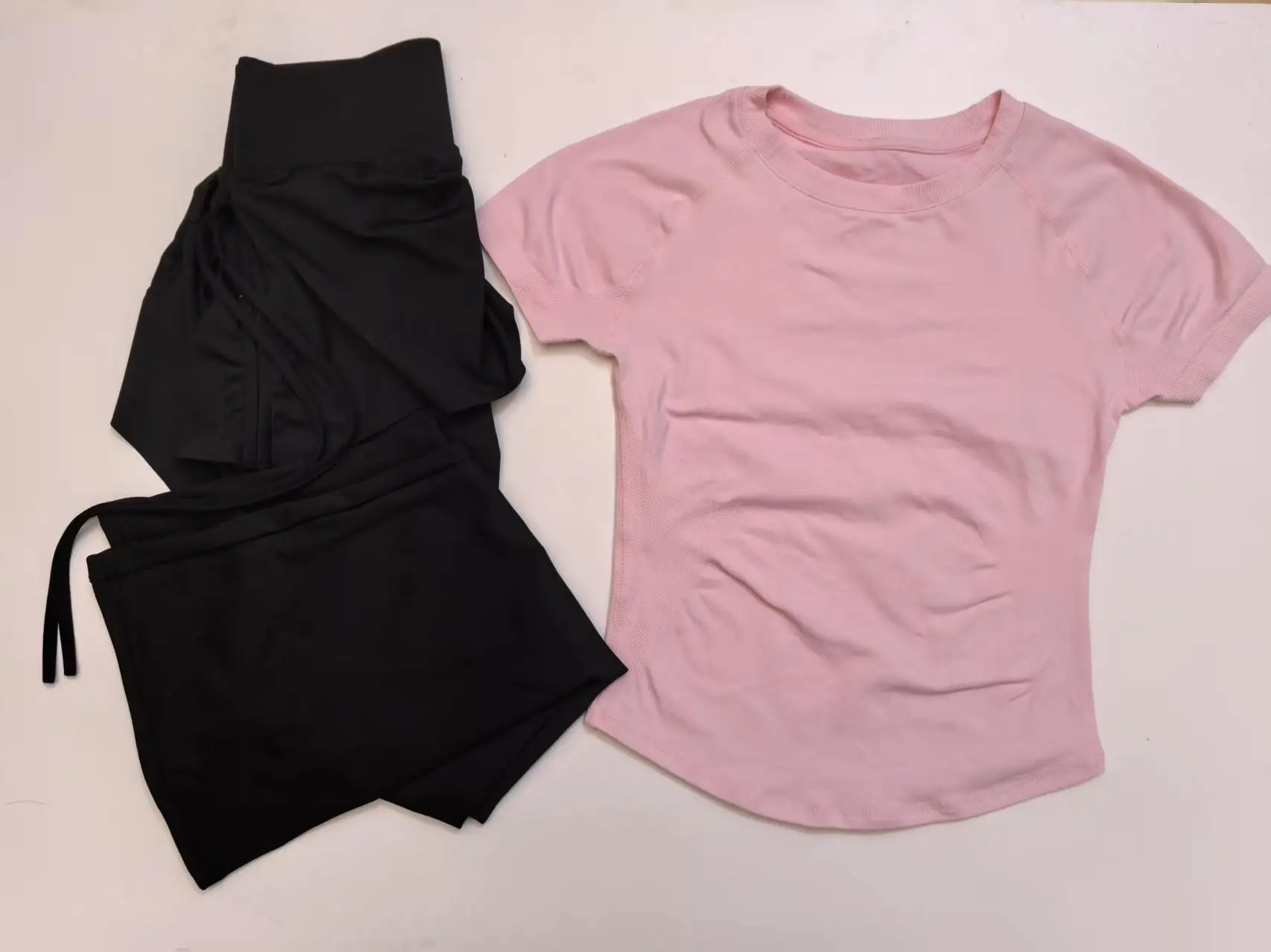 DF CF Lady Seamless Yoga Set: Short-sleeve Fitted Top + High-waisted Lifted Rear Compression Shark Pants