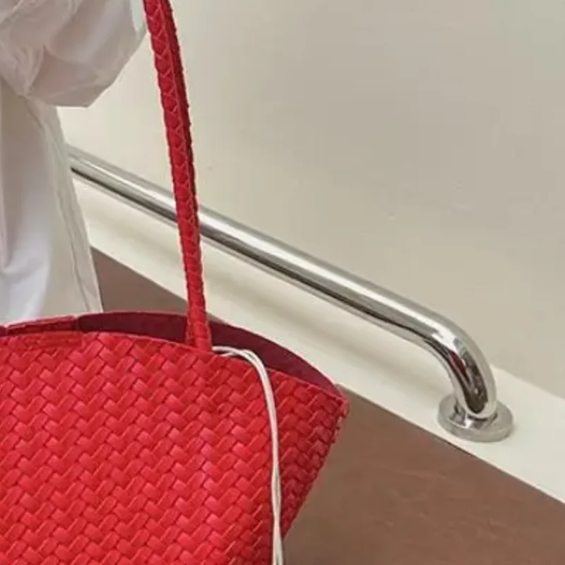 

2025 New Summer French Vintage Woven Handbag Women's Single Shoulder Armpit Tote Basket Stylish Practical Casual Handbag