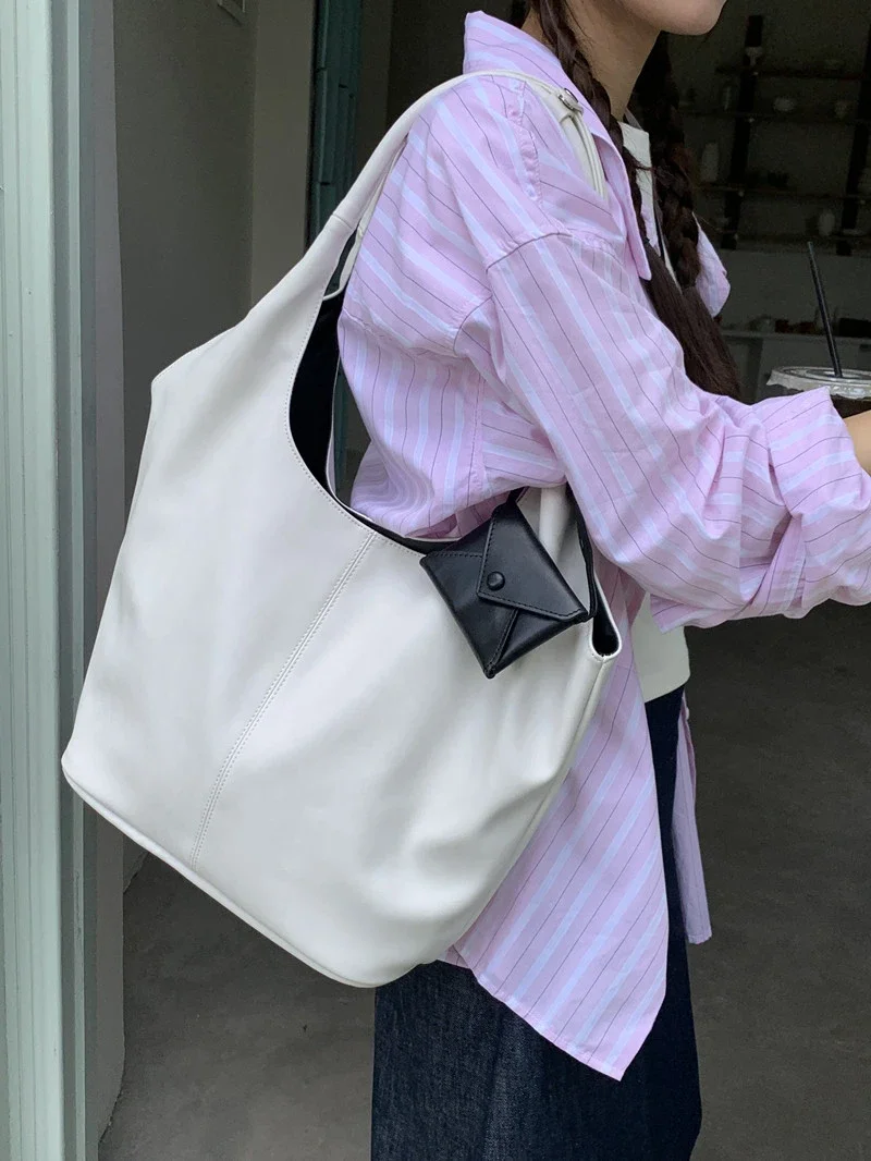 

2024 New Large-capacity Niche Leisure Soft Leather Big Bag Commuter One-shoulder All-match Design Simple Women Underarm Bag