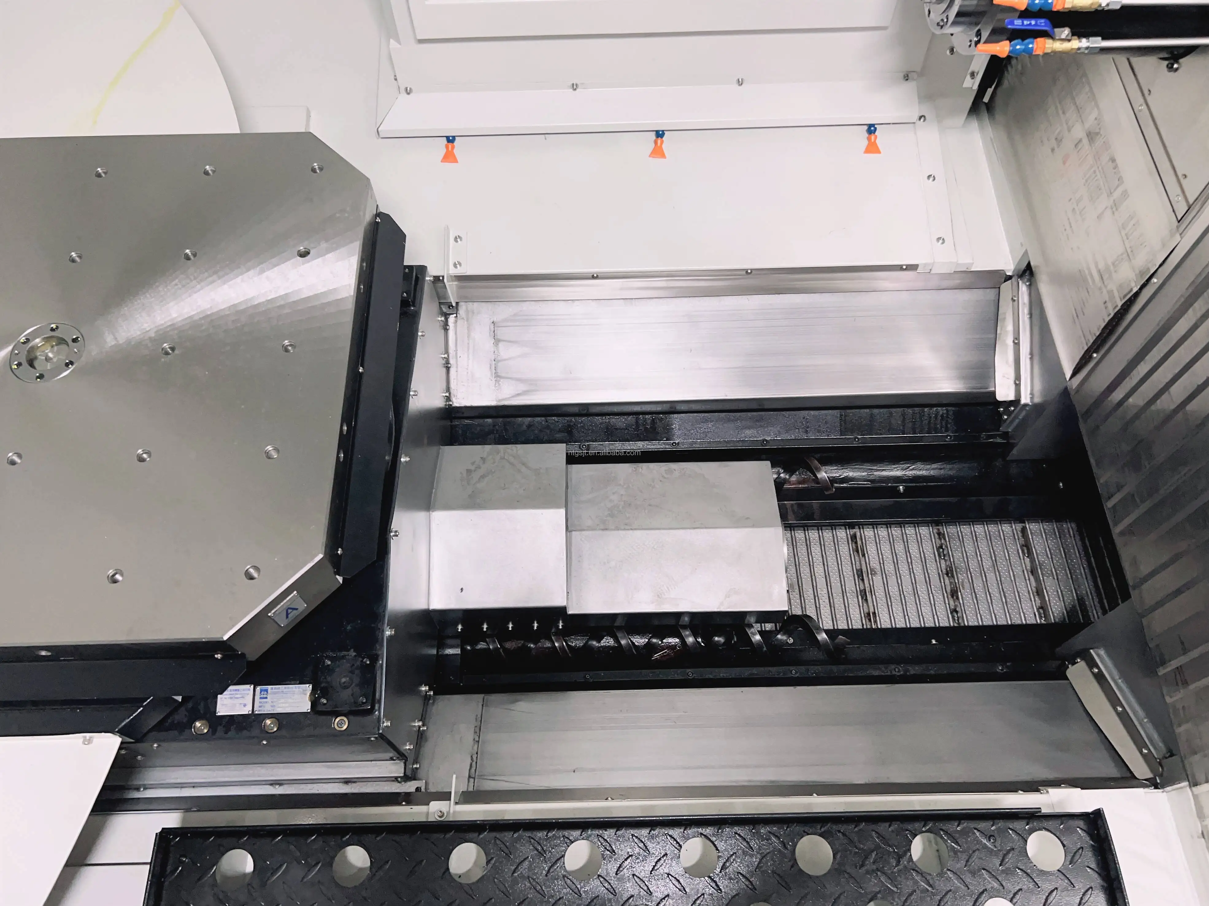 Dhm80d CNC Horizontal Milling Hining Center Strong Structure Manufacturing Hine With Fanuc Control System