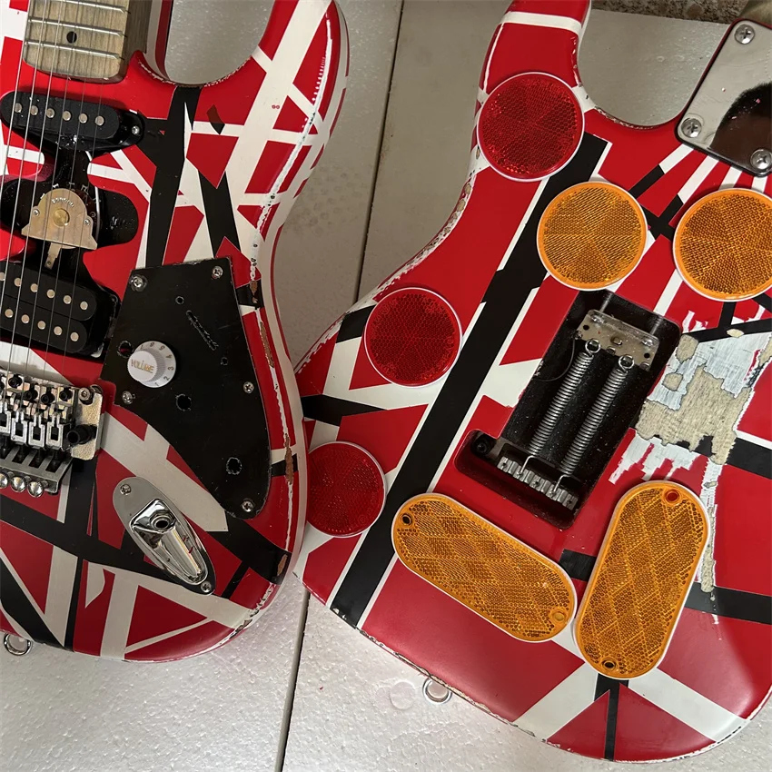 สต็อก Edward Eddie Van Halen Heavy Relic สีแดง Frank-en กีตาร์ไฟฟ้าสีดําสีขาวลาย Floyd Rose Tremolo Bridge Slanted