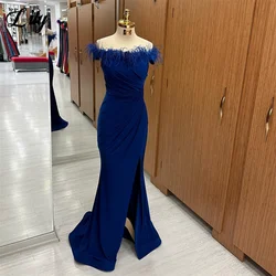 Lily Royal Blue Prom Dresses Off The Shoulder Evening Dress Strapless Satin Party Dress With Feathers Side Split Trumpet 프롬드레스