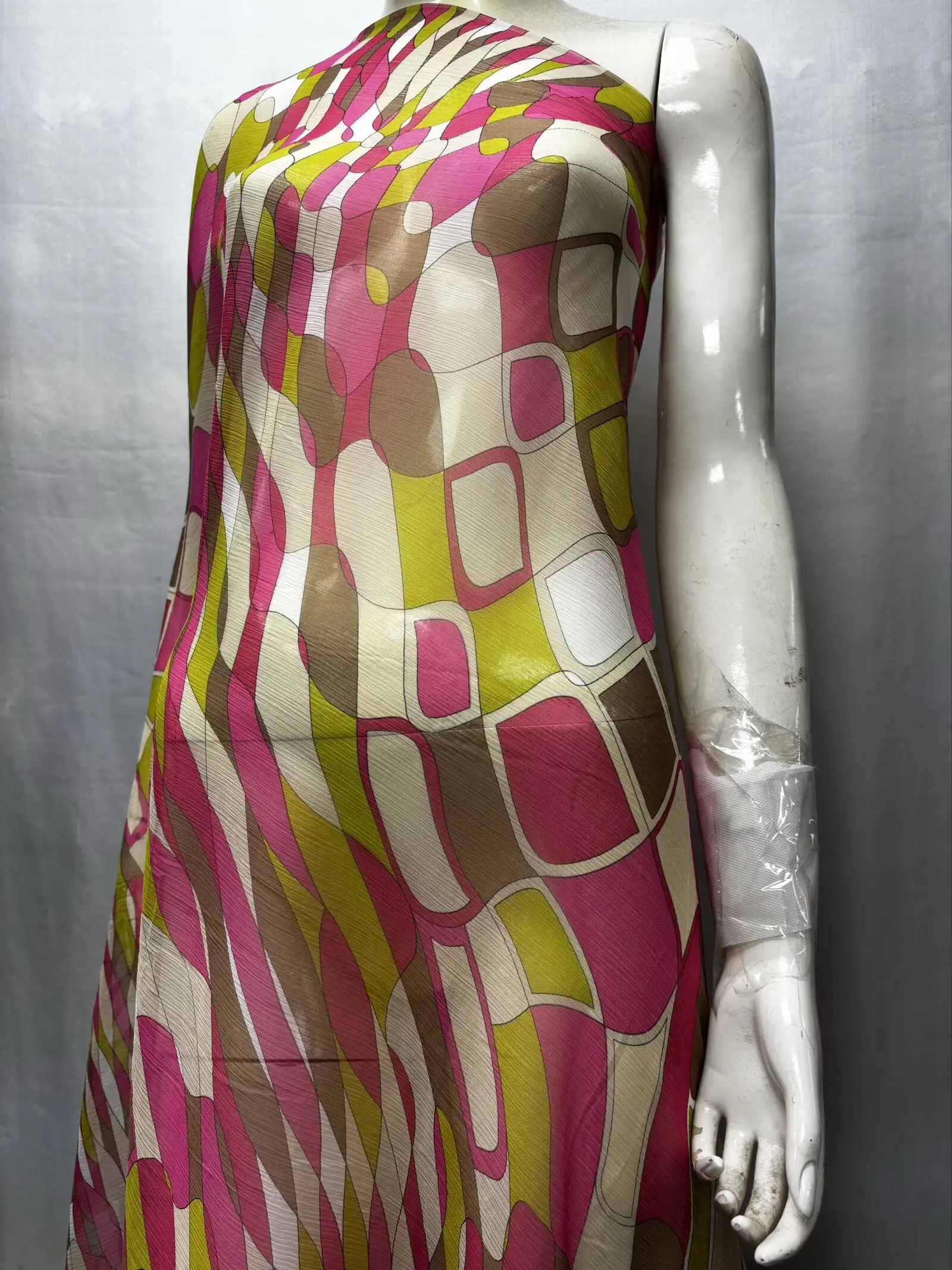 

Hot Popular Soft Real Silk Print Fabric 5yards High Quality Mulberry Silk Satin Fabrics for Women Dress Comfortable L6-407-2