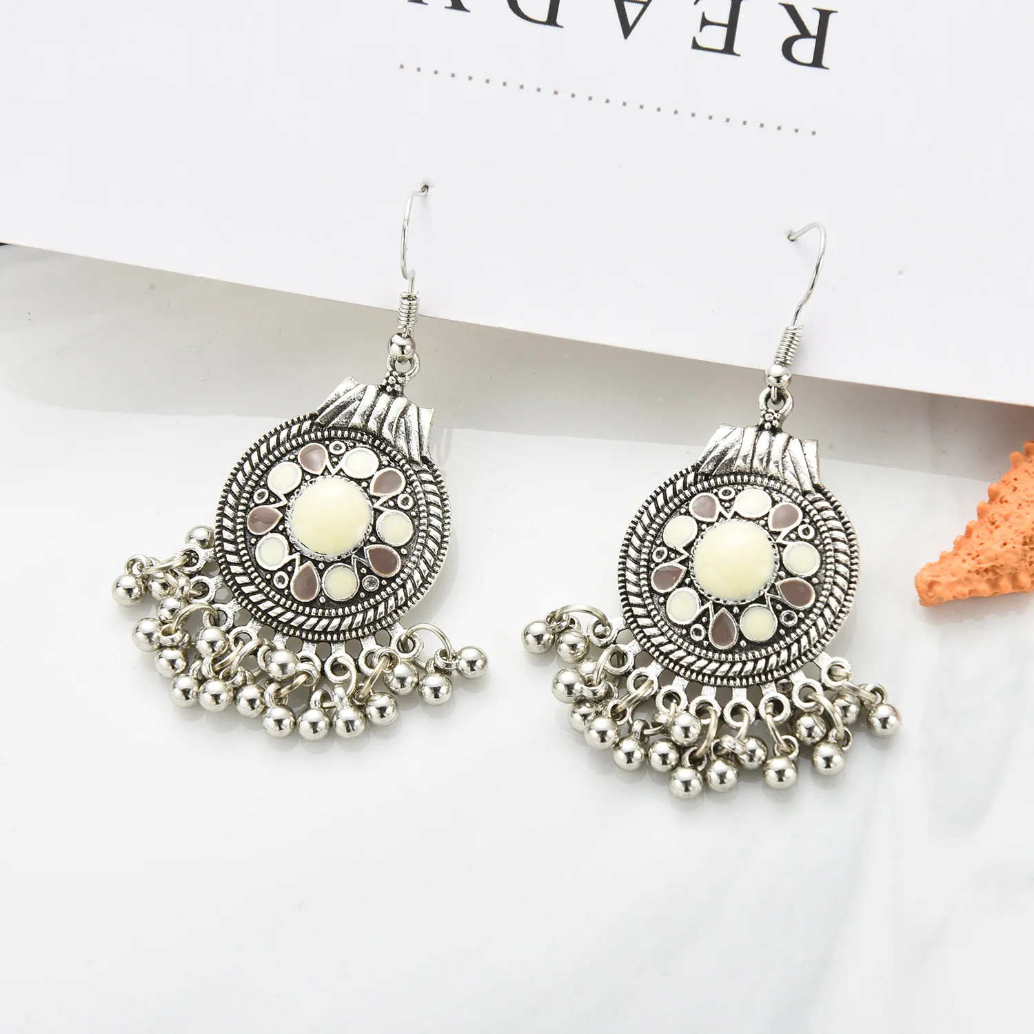 أمازون AliExpress الأكثر مبيعًا، أقراط كلاسيكية مستديرة على شكل زهرة بالتنقيط على الطراز الهندي