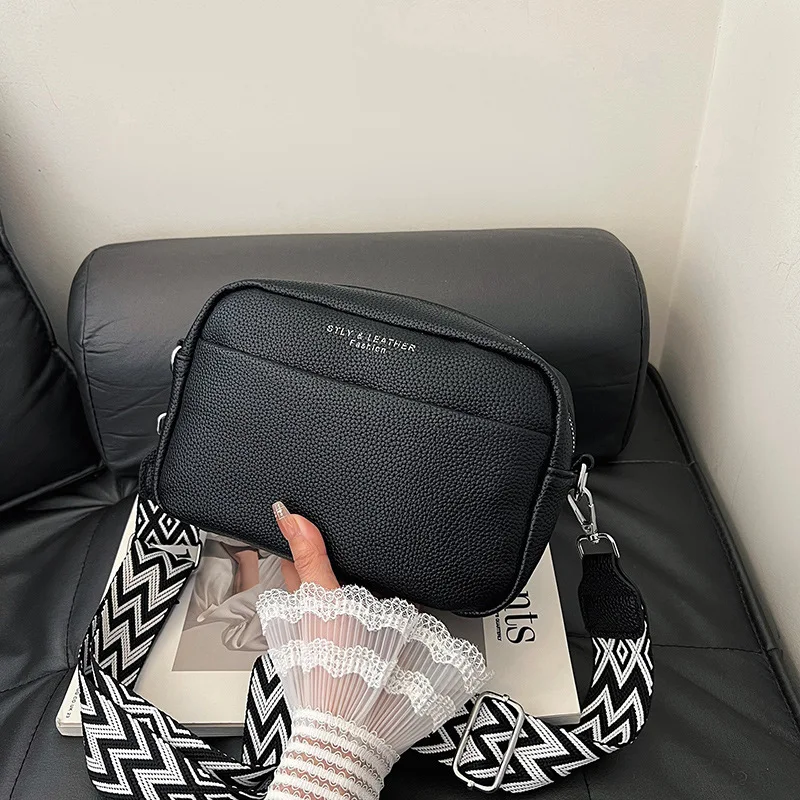 

Однотонная сумка через плечо, новинка 2023 года для женщин, модная маленькая квадратная сумочка с широким ремешком, легкая сумка через плечо для всех случаев