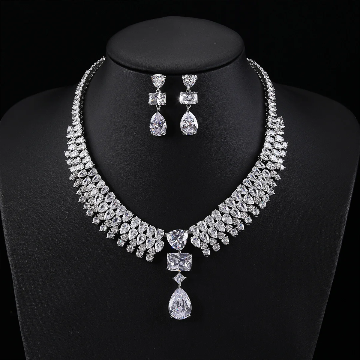 

Luxury Wedding Jewelry Sets for Brides Women Jewelry Accessory Waterdrop Cubic Zirconia Necklace Earrings Sets CN11094