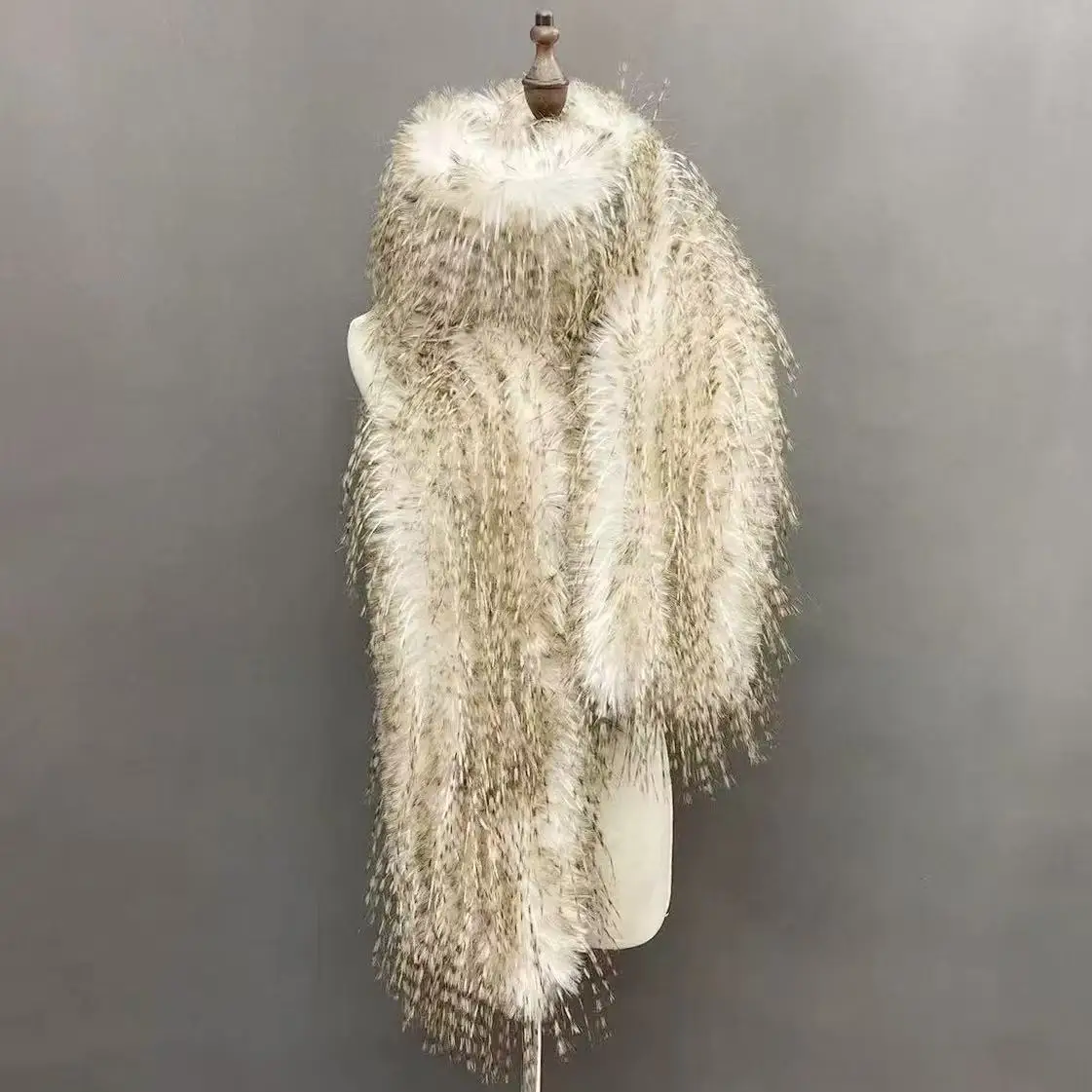 

Новый роскошный плюшевый длинный полосатый пушистый шарф, шейный платок, зимний уличный утолщенный теплый универсальный шарф с кисточками, шаль высокого качества