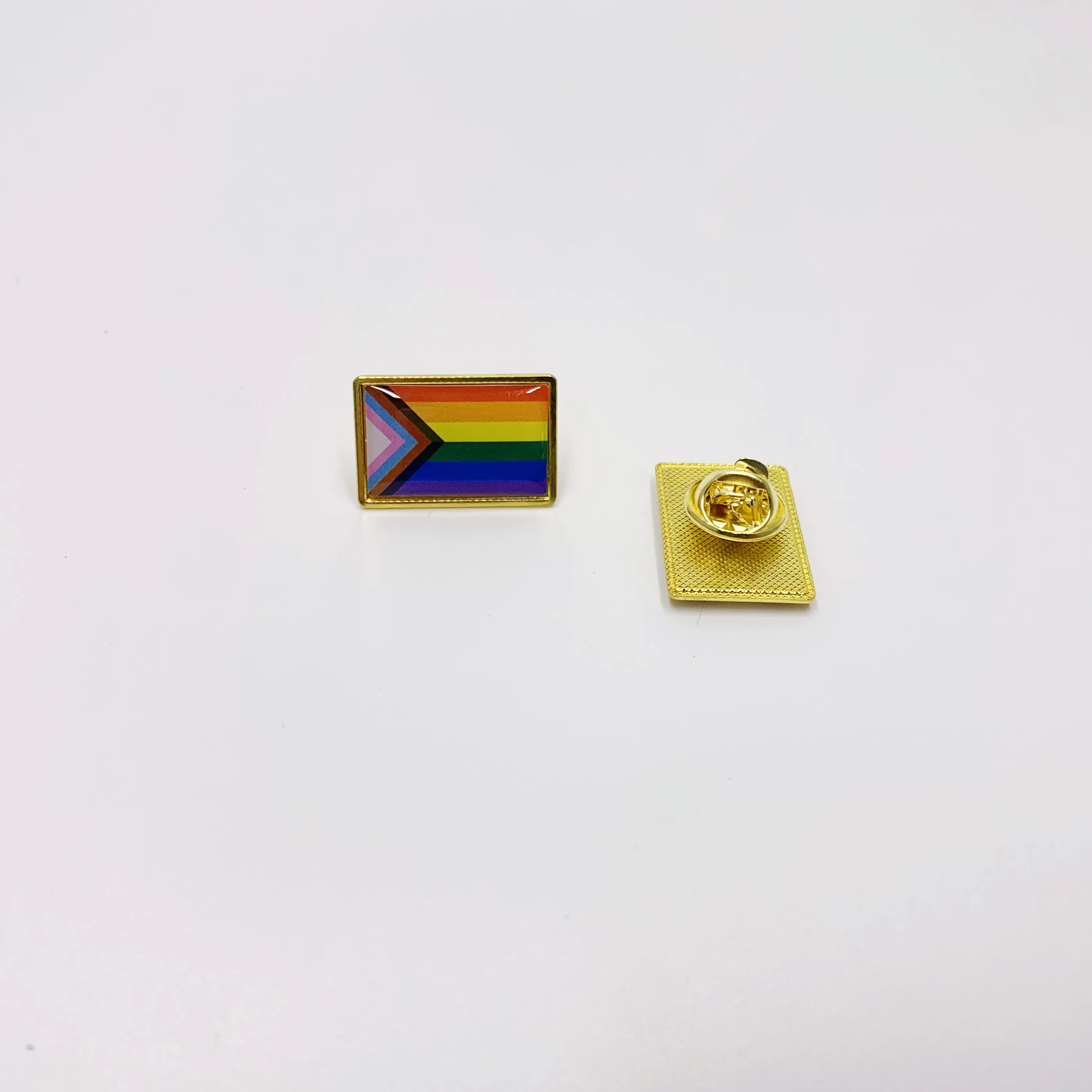 100 قطعة معدنية مثلي الجنس مستطيلة التقدم فخر دبوس قوس قزح مثلي الجنس العلم LGBTQ شامل التقدمي دبابيس التلبيب للملابس على ظهره