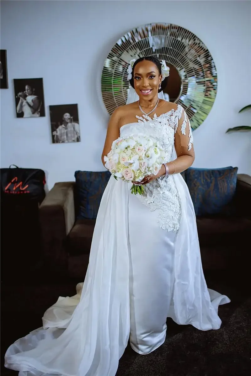 Vestidos de novia africanos personalizados de sirena de un hombro con tren desmontable vestido de novia de manga larga con apliques de encaje de talla grande