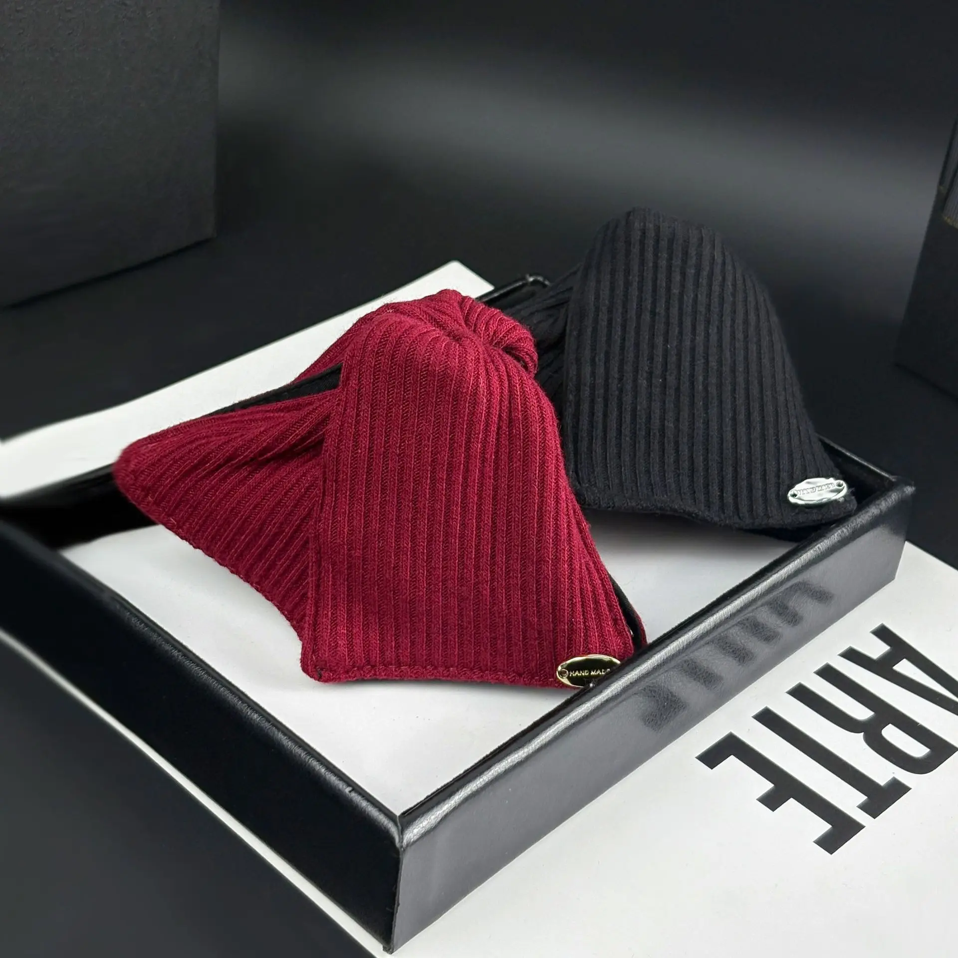 2025 autumn and winter new wool knitted red grab clip female shell triangle back head disc hair shark clip versatile