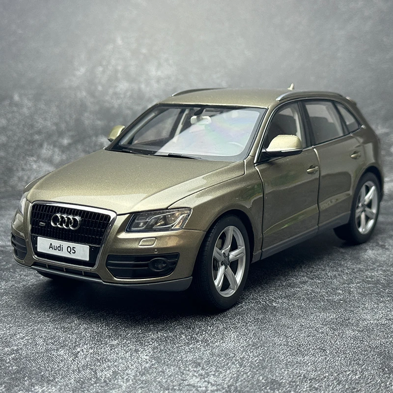 Kyosho OEM 1:18 FOR Audi Q5 SUV Collection of metal car models Static display of holiday gifts