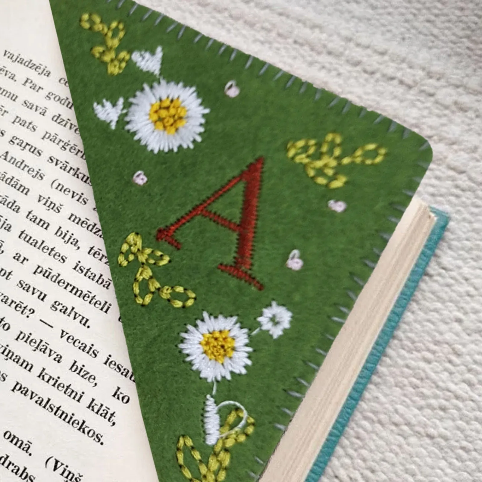 🔖 26 Letters Elegant Personalized Hand Embroidered Corner Bookmark Four Seasons Stationery Cards And Envelopes Set for Teachers