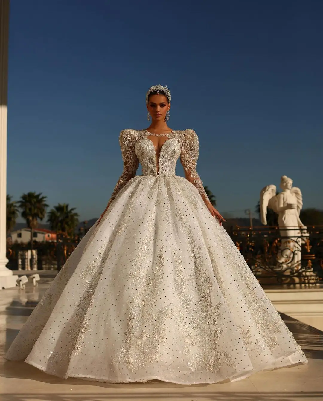 Luxury Ball Gown Wedding Dresses Long Sleeves V Neck Sequins Ruffles Beads Lace Appliques Halter Bridal Gowns Vestina De Novia