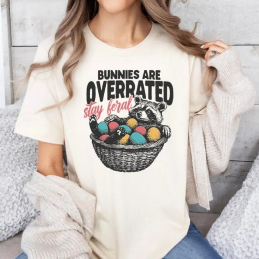 Los conejitos están sobrenaturados, camisa holgada a la moda, camisetas divertidas de mapache de Pascua, camisa gráfica de Pascua Feral, Tops para mujer