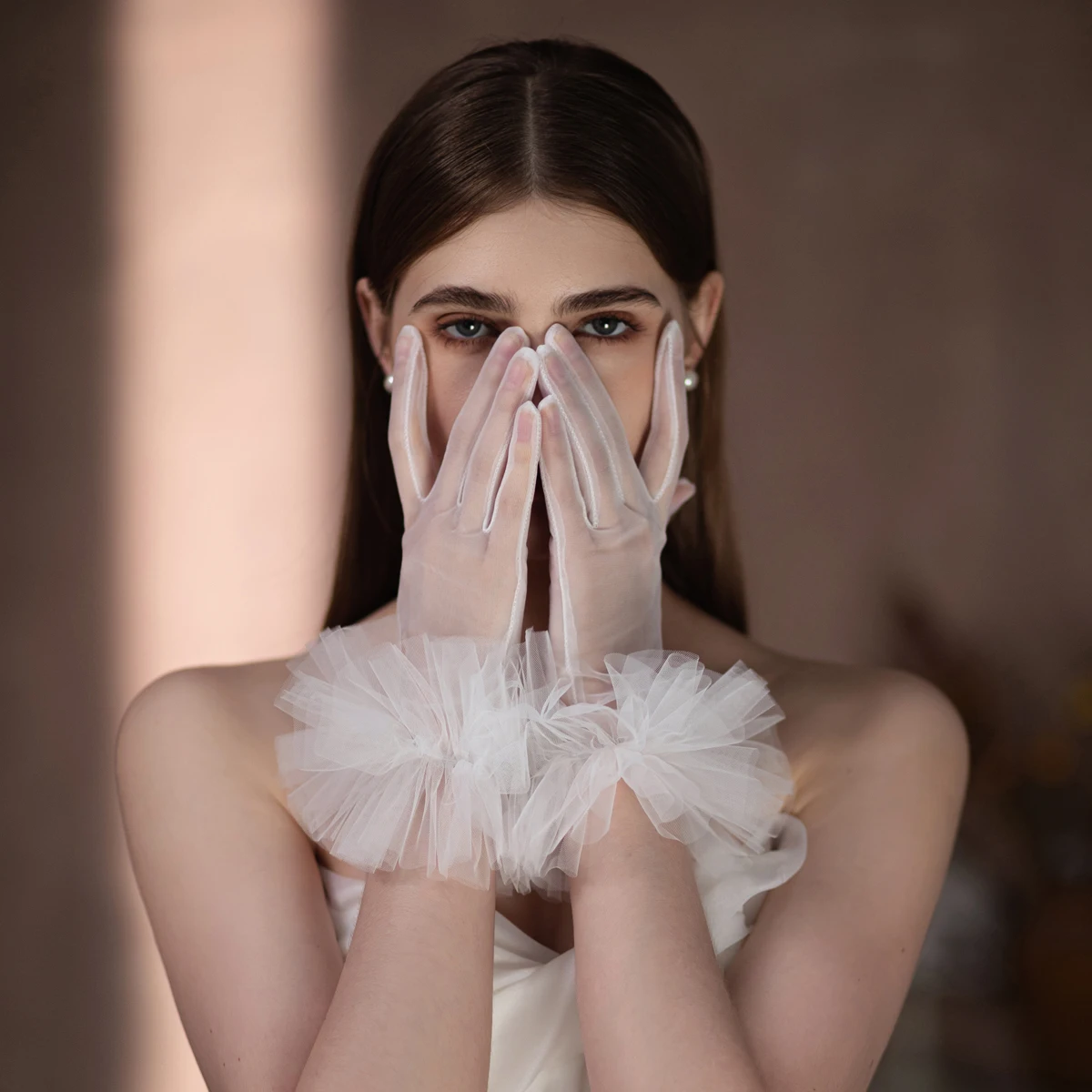 قفازات بيضاء شفافة أنيقة مع زخرفة شبكية بأكمام منتفخة، وقفازات زفاف/قفازات تصفيف عتيقة #2