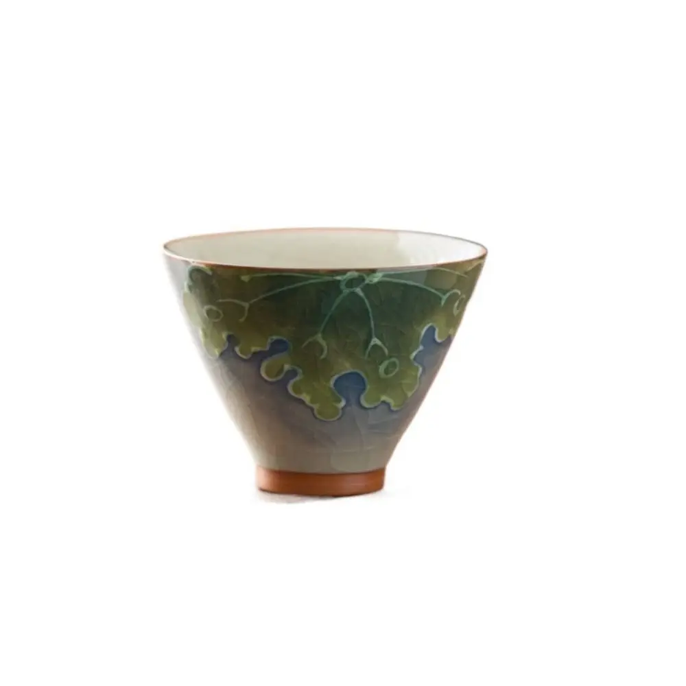 

Hand-painted Ge Kiln Ceramic Tea Cup Lotus Graphic Underglaze Colored Kung Fu Tea Cup Ice Cracked Glaze Non-Scald