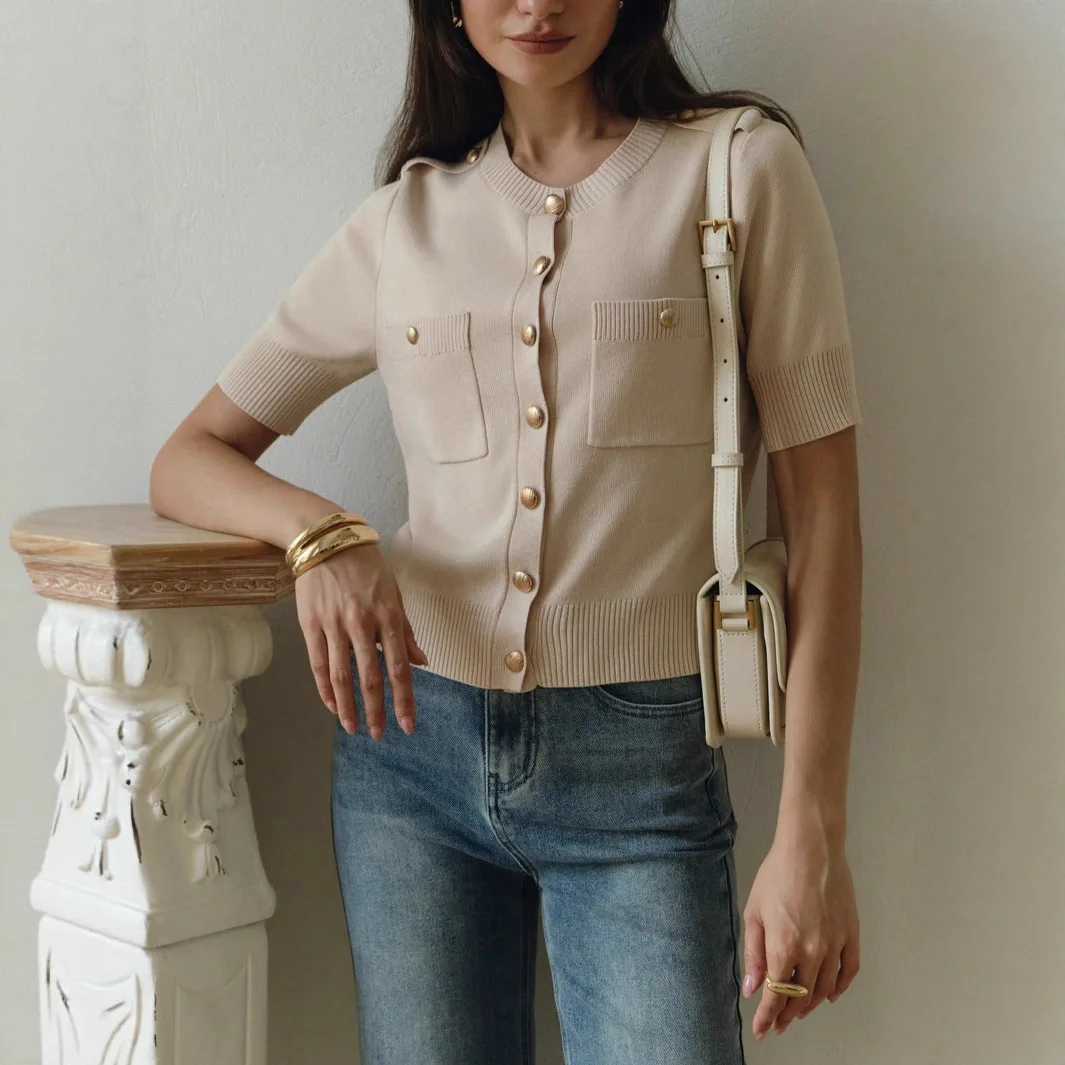 

2026 Autumn Simple and Elegant Double Pocket Metal Buckle Knitted Top Temperament Crew Neck Cardigan