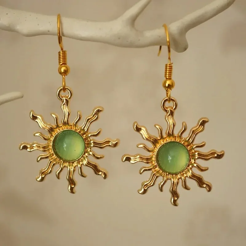 

1Pcs Bohemian Air Cooled Gold and Light Green Sun Necklace Earrings