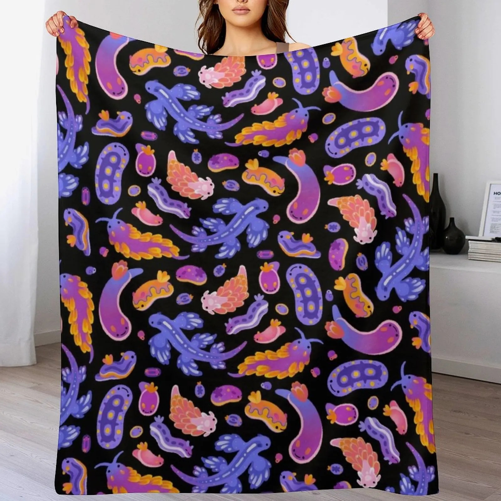 Sea slug Throw Blanket Fade Resistant Durable Throw Blanket