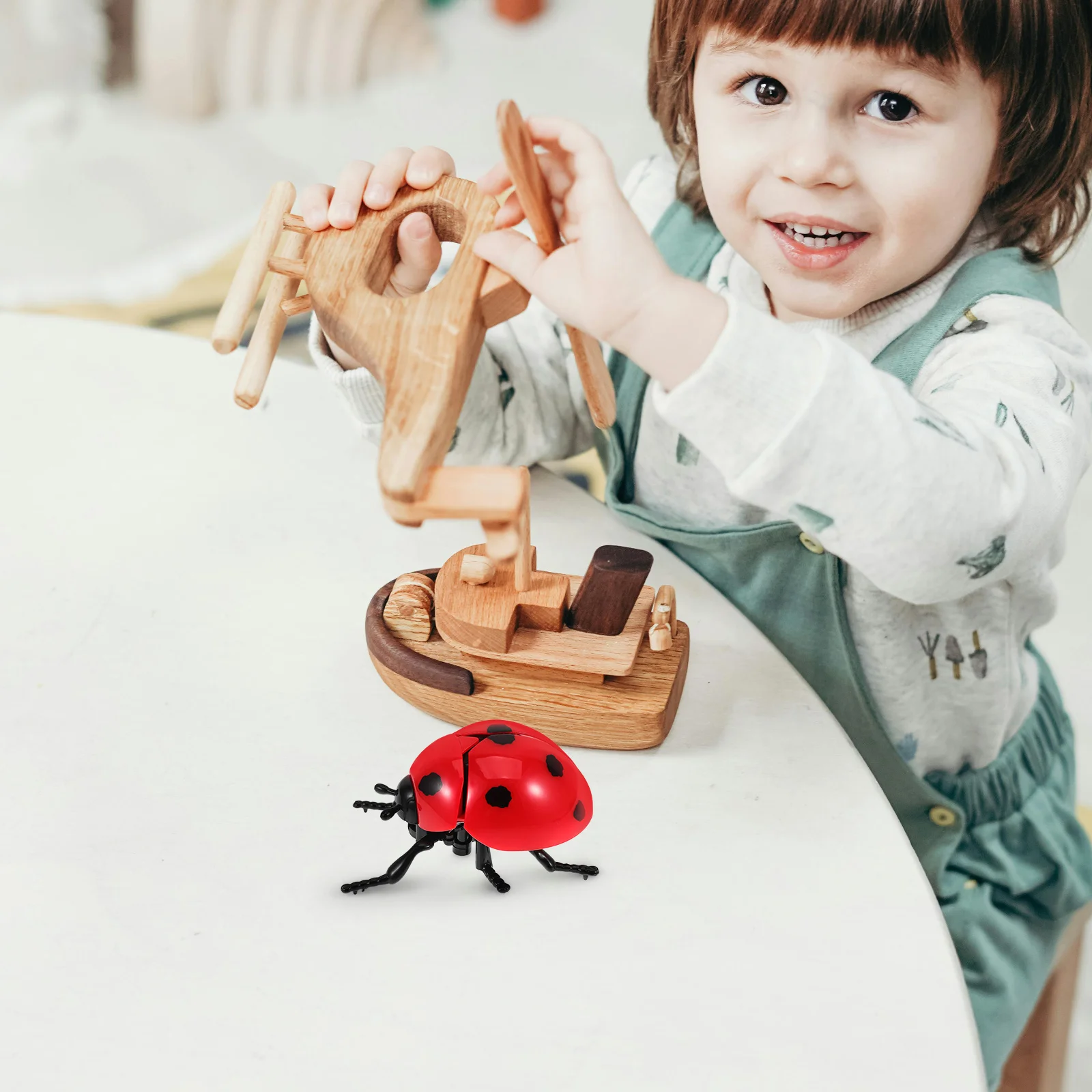 Jouet coccinelle de Simulation à remonter, jouet cognitif interactif pour enfants, secouant la tête et la queue, Animal amusant, jouet à remonter pour fête F