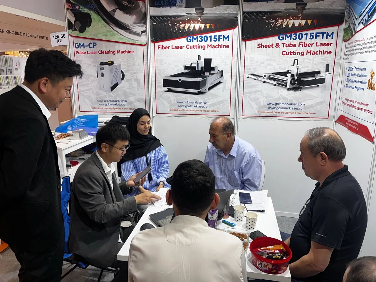 Portable 200w Fiber Laser Cleaning Machine Laser Rust Removal Machine Pulsed Laser Cleaner