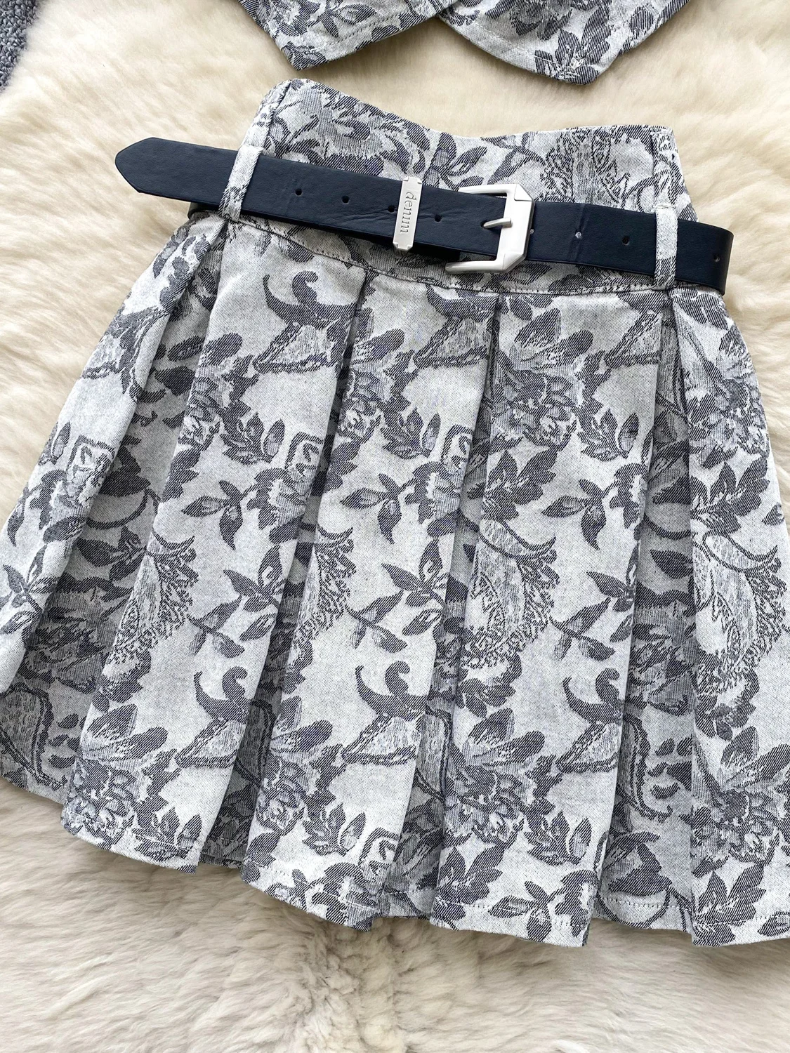 

Vintage Floral Print V-Ne Svel Waist-Cinched Denim Vest High Waist Pleated Skirt Set Women's Summer Faion Outfit