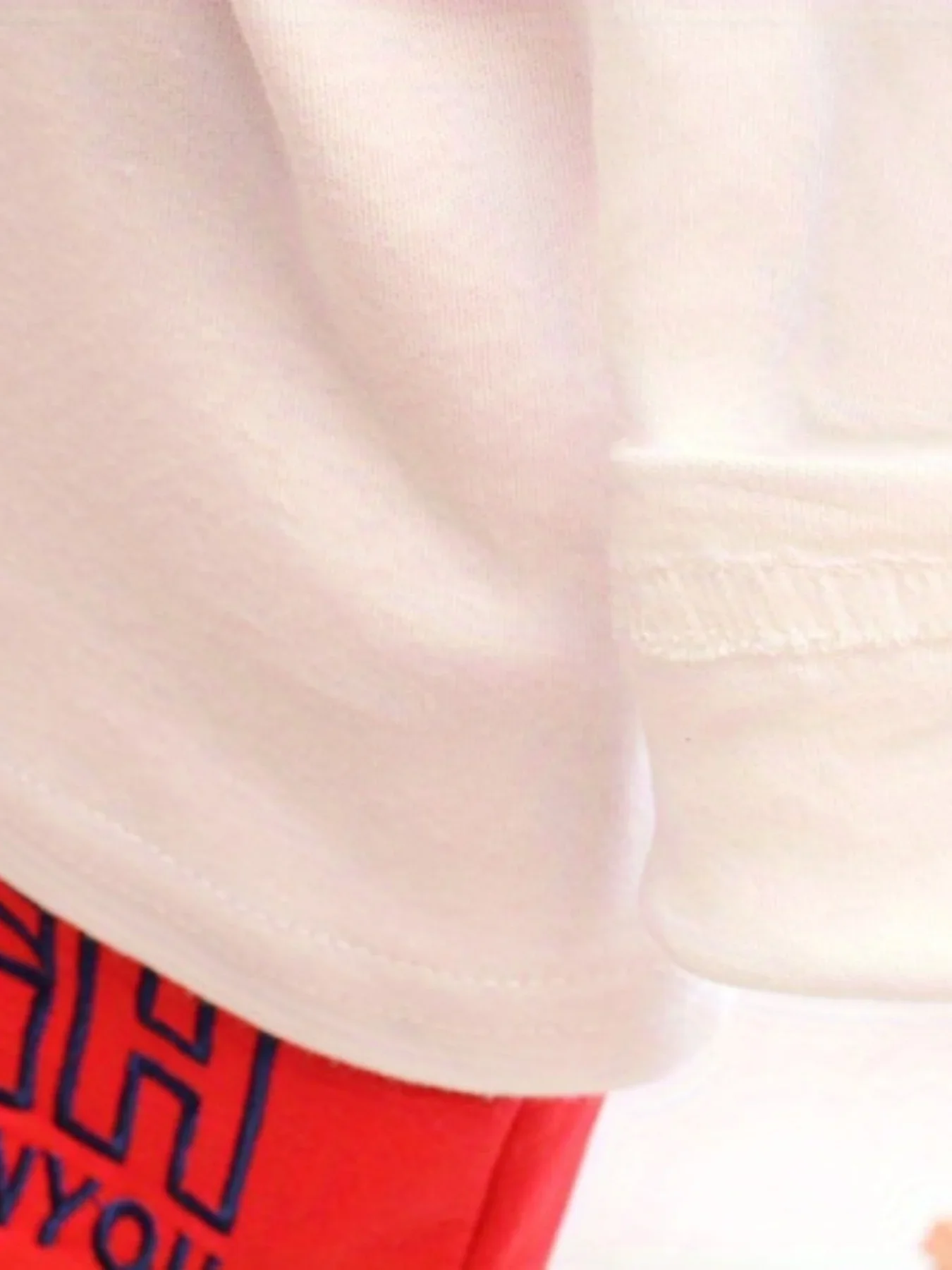 Weicher Baumwoll-Trainingsanzug für Kleinkinder, 3-teilig, mit Buchstaben-Grafik, Reißverschlussjacke, gestreiftes T-Shirt, Hose mit elastischem Bund, Sportoutfit für Kleinkinder – Detail 3