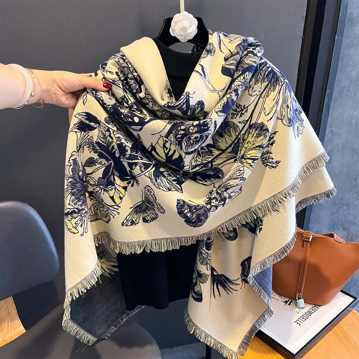 2024 Cashmere Winter Scarf Women Warm Thick Pashmina Designer Print Horse Shawls Wraps Lady Soft Blanked Scarfs Bandana