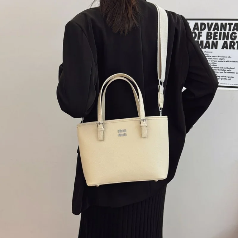 

High-End Women's Tote Bag Made Of Fine Leather Featuring Paris High-End Commuter Vintage Look​