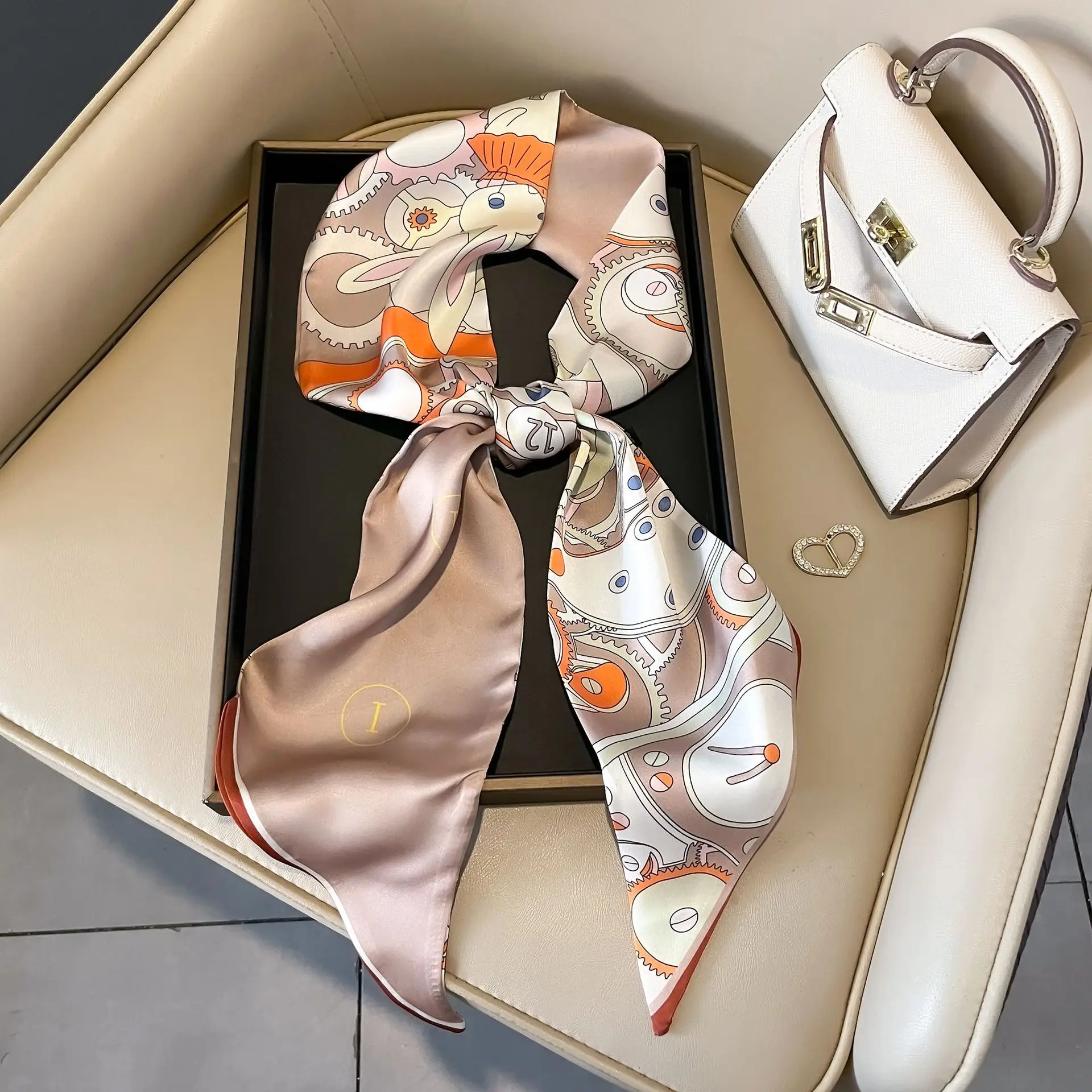 الأوشحة العلامة التجارية الفاخرة للنساء شال طباعة الحرير الساتان الحجاب وشاح الإناث باندانا طويلة ساحة شالات وشاح للسيدات