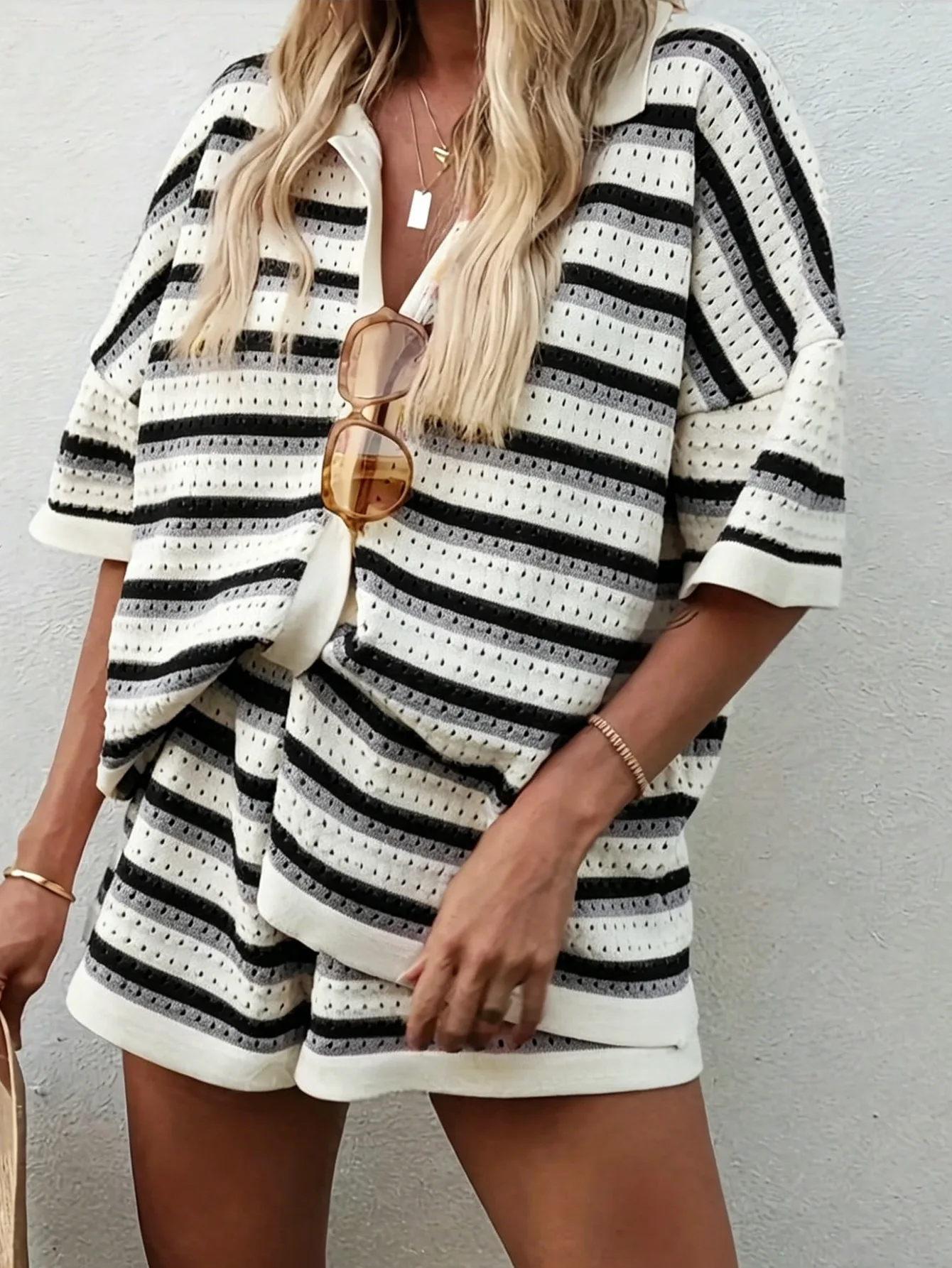 2026 Sommer Gestreiftes Hohlstrick-Set für Damen: Bluse mit Revers und kurzen Ärmeln & Lässige Loose-Shorts für Urlaub & Alltag – Detail 12
