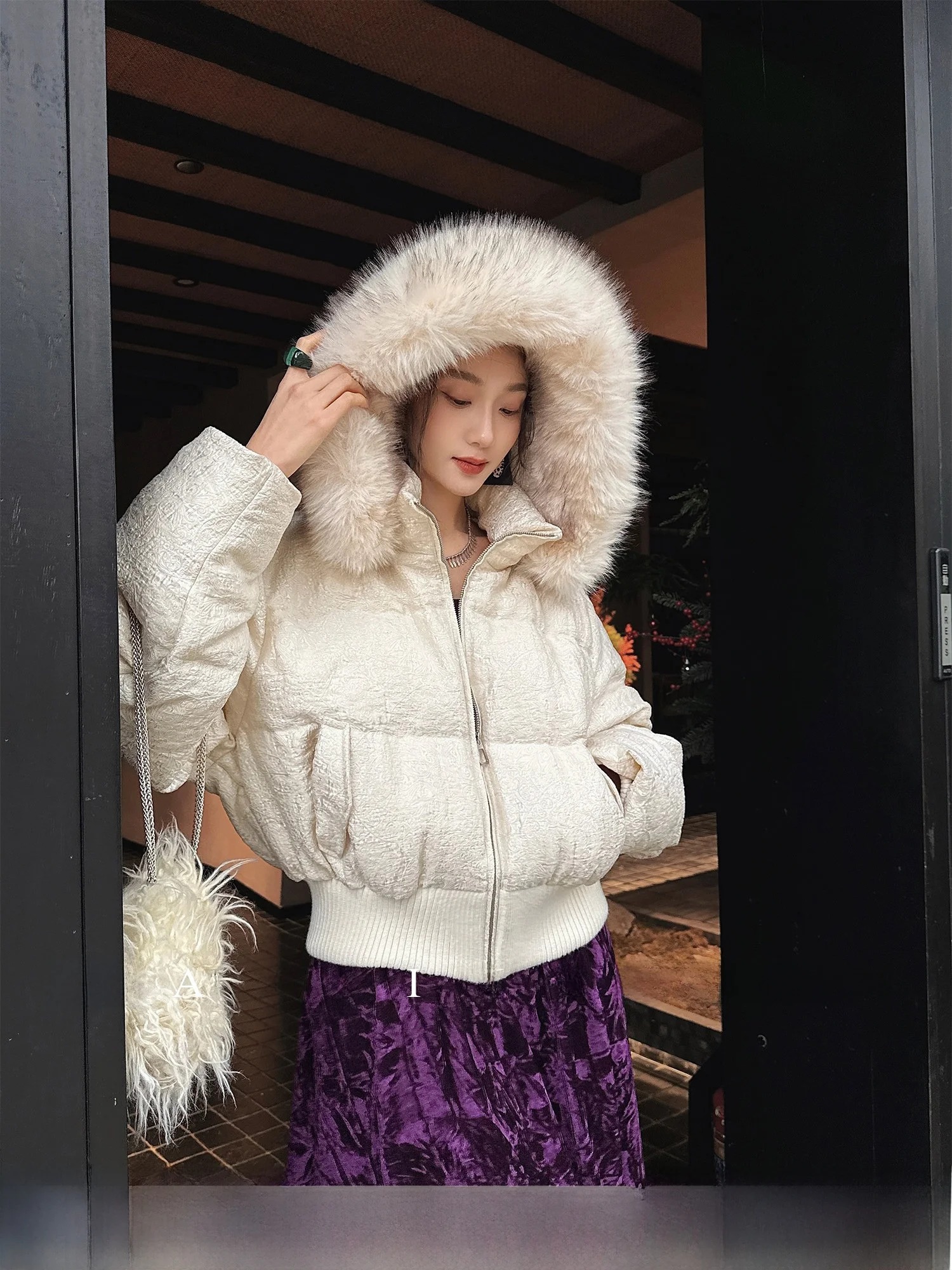 

Sanji Bla Flower ort Puffer Jaet with Fur Collar And Hood New Chinese Sle Silk Weave 90 down Women's Winter Coat