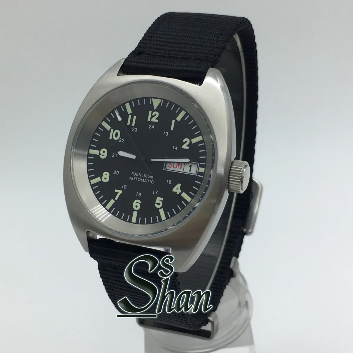 NH36 36mm 39mm mechanical watch with a date window, green luminous dial dome-coated glass water-resistant 100-meter Cloth belt