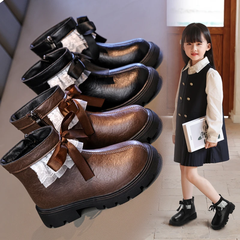 

Осень-зима, новинка 2025, детские модные ботинки для девочек, нескользящие кожаные ботинки на мягкой подошве с кружевом и бантом, детские повседневные ботинки