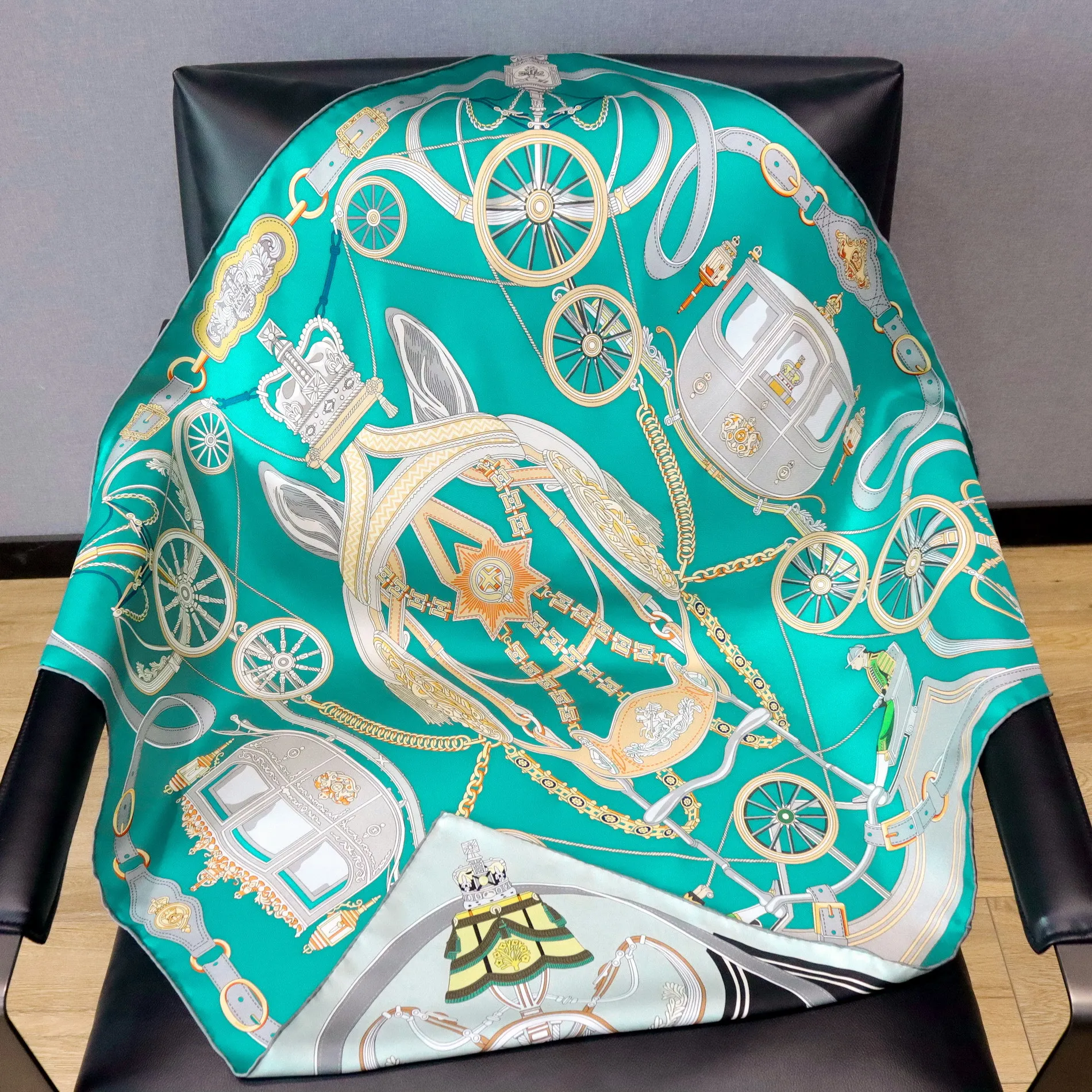 High-end Elegant Women's Fine Noble Wheel Double-sided Print Quality 18MM Twill 100% Mulberry Silk Hand-rolled Edge Large Scarf