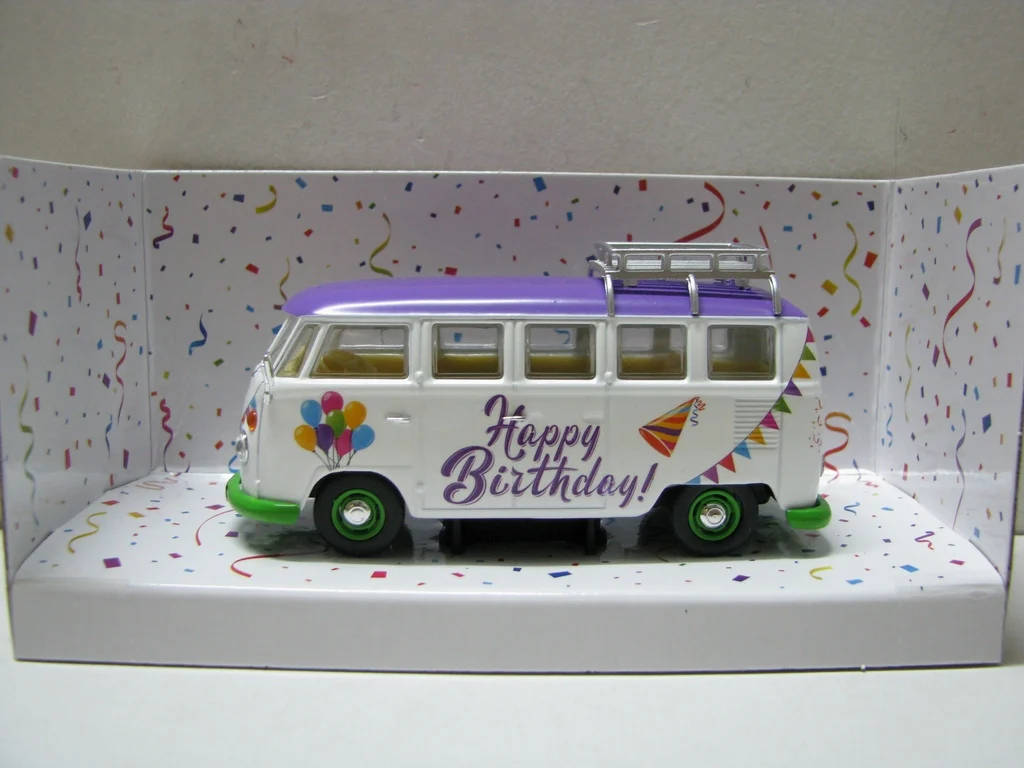 Modèle de voiture en alliage moulé sous pression, échelle 1:43, CORGI VW Camper, joyeux anniversaire, jouet de collection, cadeau, affichage Souvenir, ornement
