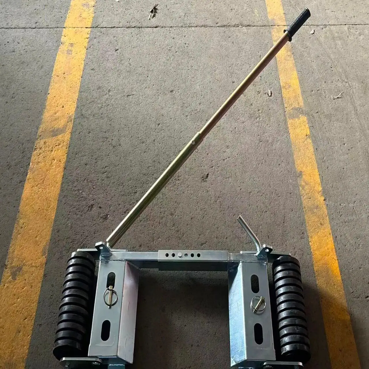 Roller‑Type Manual Lever Car Mover, Crowbar Style Vehicle Towing Device for Property Parking Lot Obstacle Removal