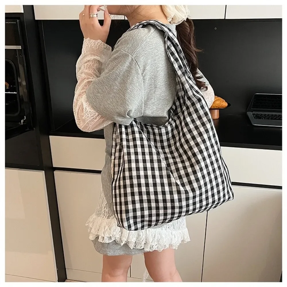 Lässige koreanische karierte Canvas-Tragetasche, Freizeit-Reise-Einkaufstasche, Doppelgriff-Schulterhandtasche für Jugendliche, Pendler und Studenten – Detail 9