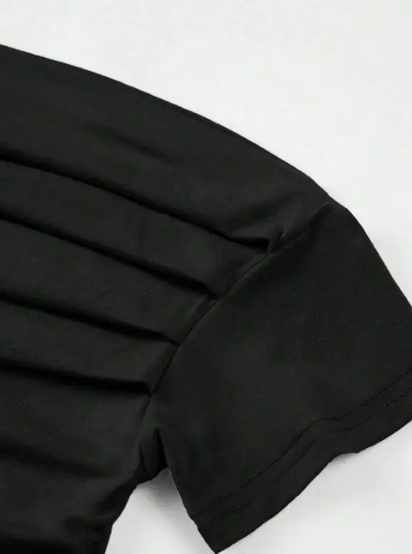 Damen-T-Shirt, 2026, Sommer, schmale Passform, einfarbig, modisches Temperament, schräger Ausschnitt, plissierte Taille, freiliegendes asymmetrisches T-Shirt