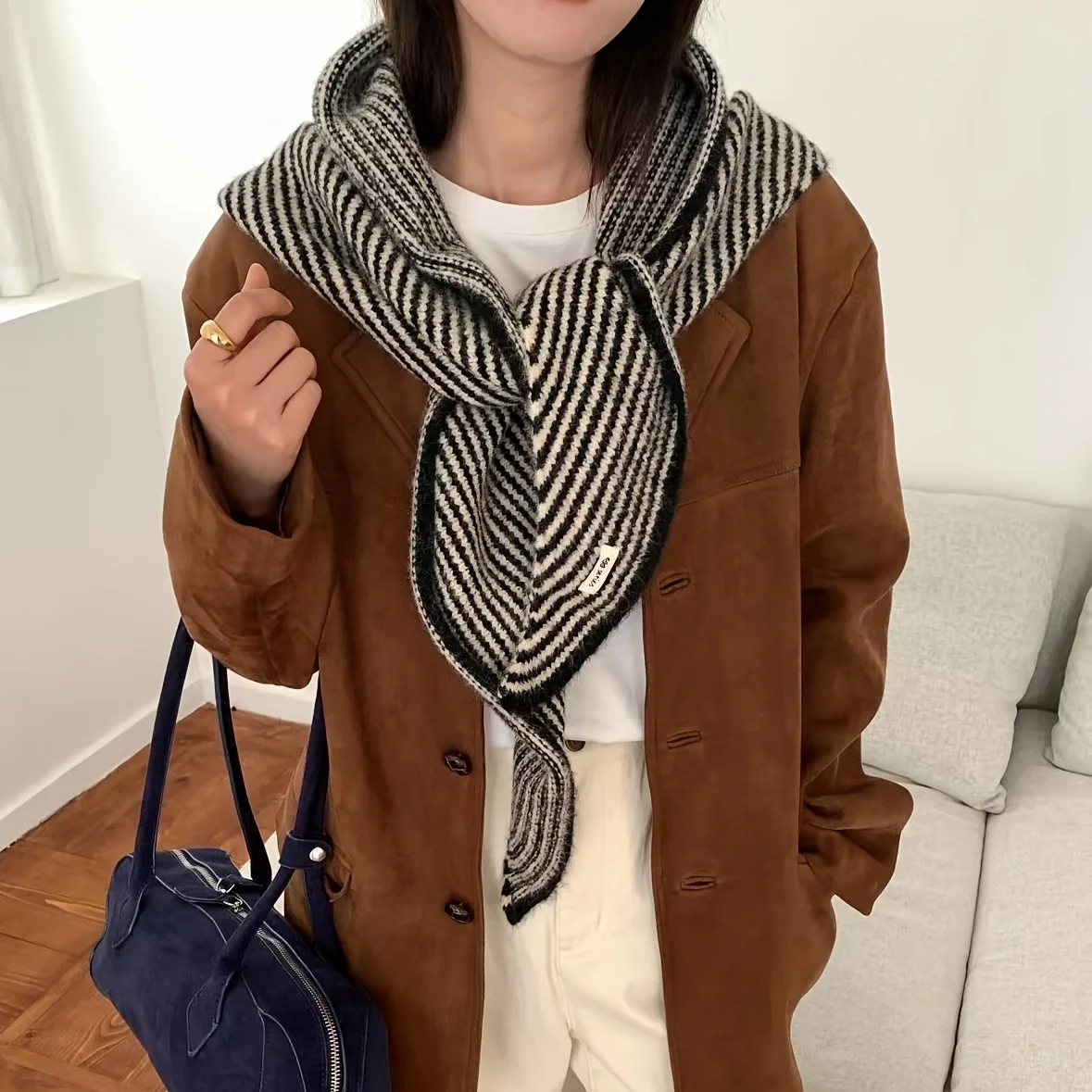 2025 Novo lenço listrado estilo coreano para mulheres, xale quente e versátil de outono/inverno, uso duplo como envoltório de pescoço