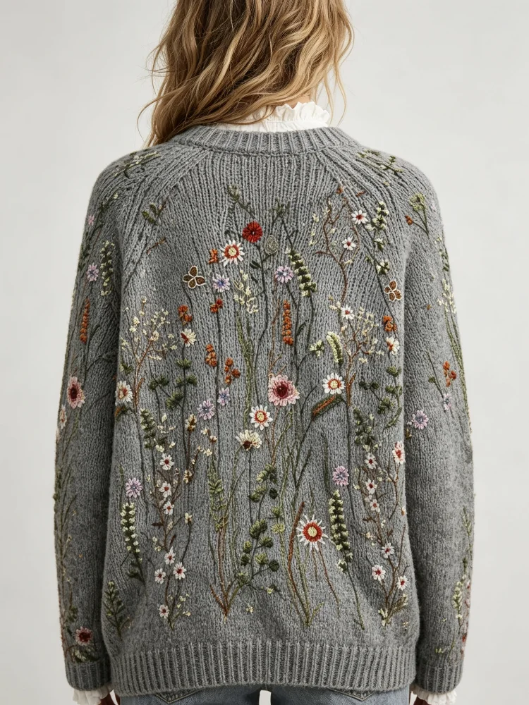 Lady Heather Grey Wildflower Embroidery Printed Knit Pullover, Round Neck Long Sleeves, Loose Floral Pattern, Country Style, Suitable for Daily Outdoor Casual Country Vacation Wear