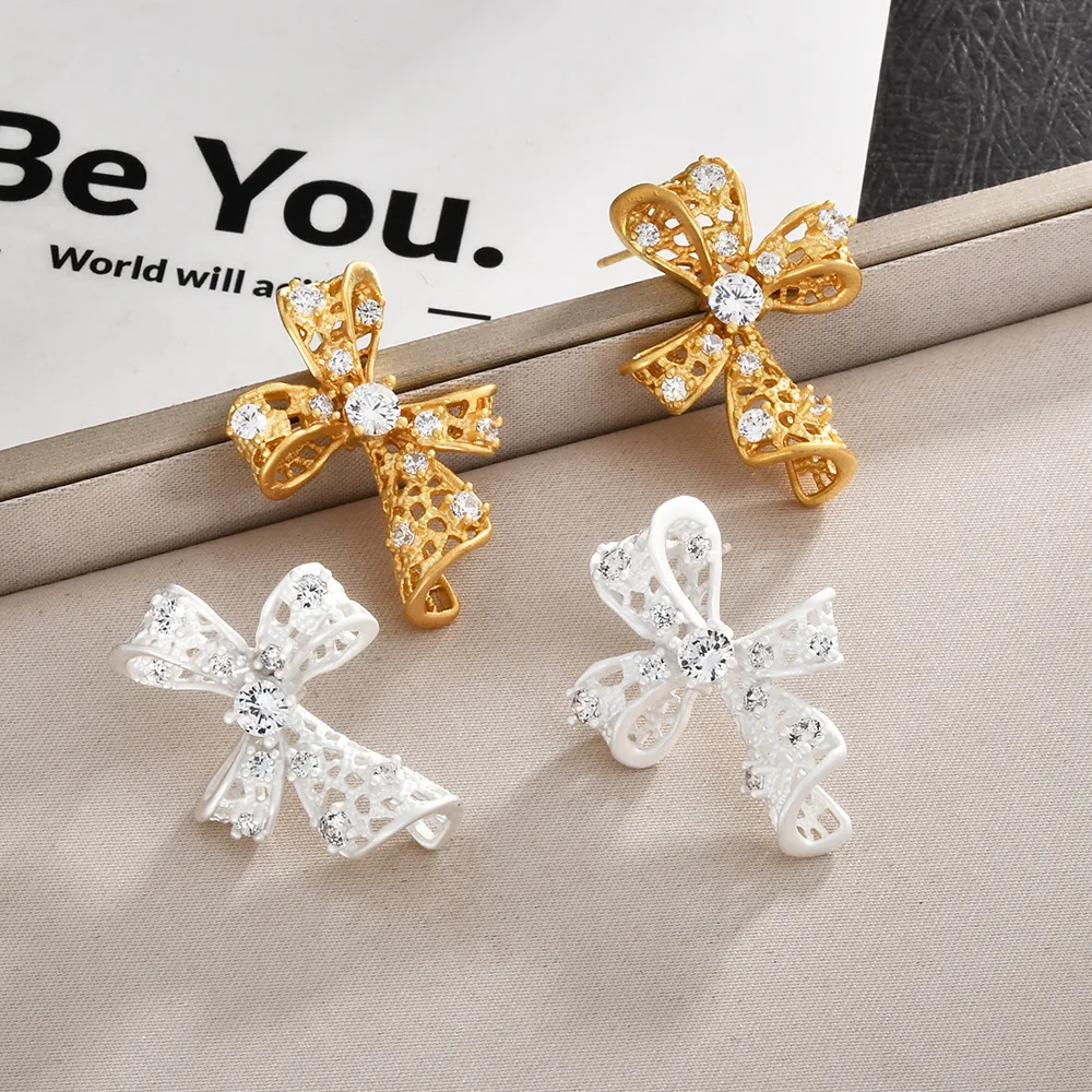 Real gold electroplating hollow bow earrings retro niche court design earrings light luxury high-end earrings wholesale