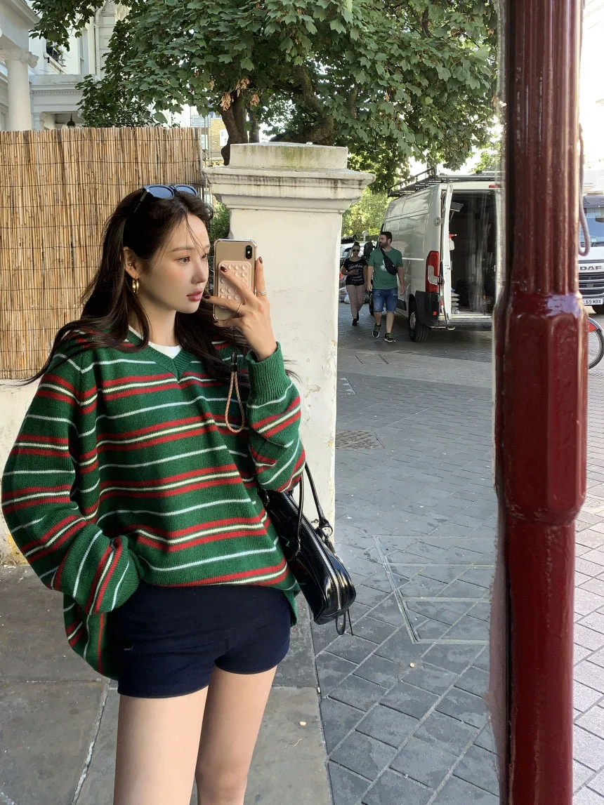 

2Colors 2025 autumn Korean style V Neck Christimas Striped Vintage Loose Soft Warm Knitted Sweater and pullover womens(cs2269)