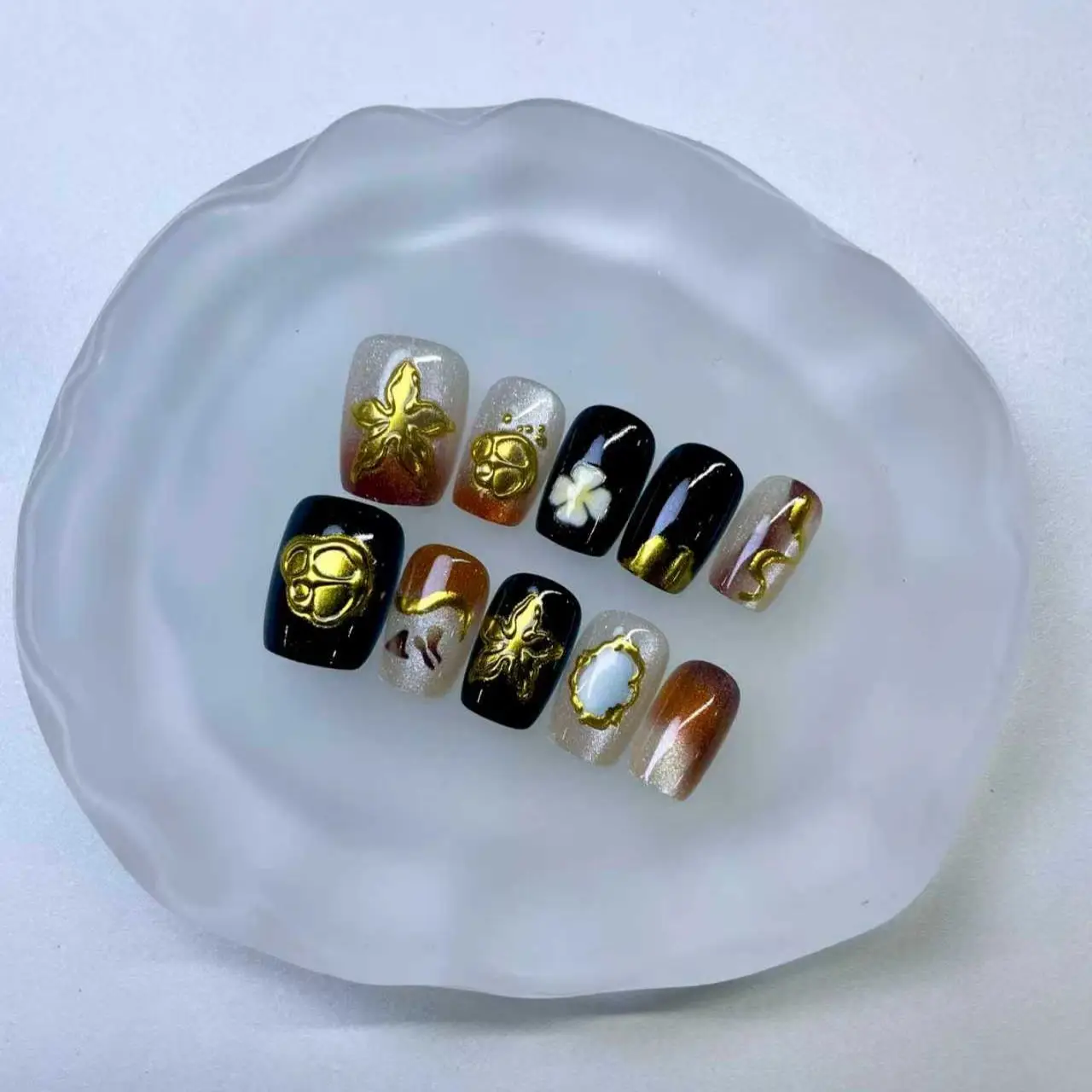 10pcs Autumn And Winter Retro Gold Black Flower Pattern Cat's Eye False Nails Reusable Short Fake Nails Press On Y2k Nail Tips