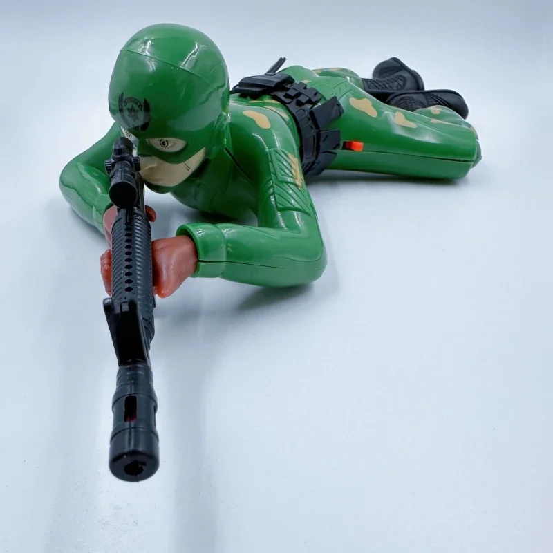 Elektryczne interaktywne zabawki-soldety w stylu militarnym z dźwiękiem i światłem, synergią trybów pracy i efektami iskrzenia, stymulujące wyobraźnię chłopców w wieku 5-12 lat.