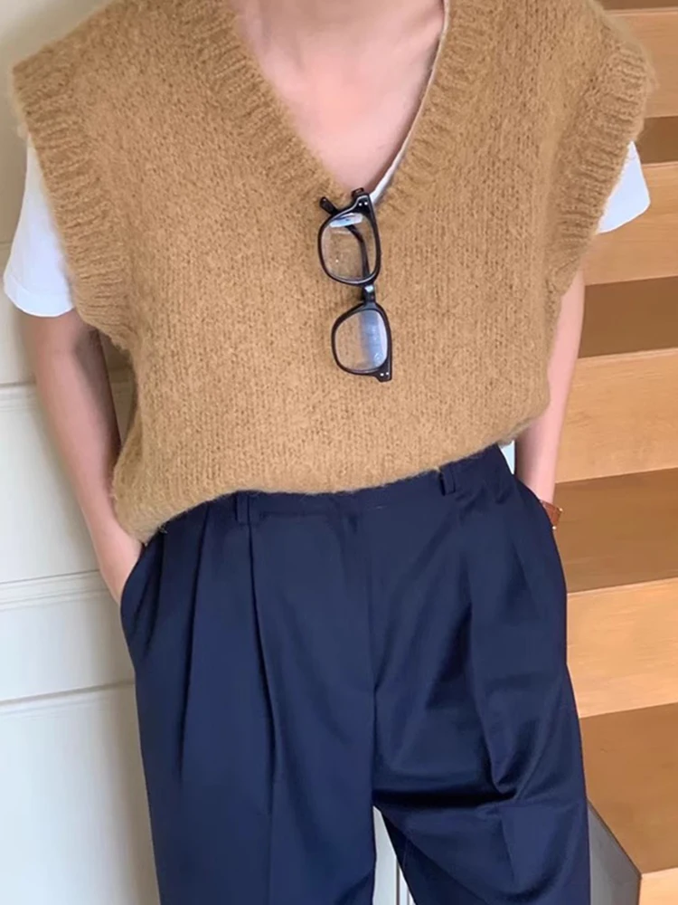 Colete de Tricô Vintage Chic com Decote em V Solto para Mulheres, Sem Mangas, Estilo Casual e Confortável para o Outono