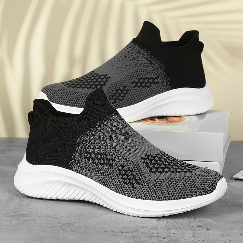 Nowe męskie trampki lekkie modne buty w stylu Casual wsuwane wygodne buty duże szare bez koronki buty do biegania męskie tenisówki