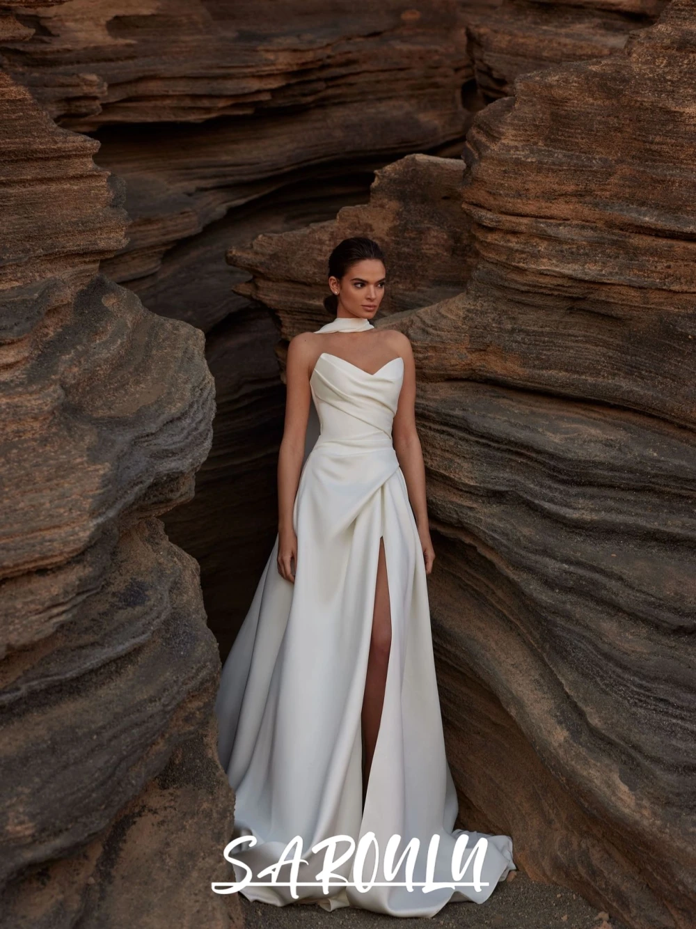 

Newest Soft Satin Wedding Dress With Matching Scarf Simple Elegant A Line Bride Wear Modern Side Split Customized Bridal Gown